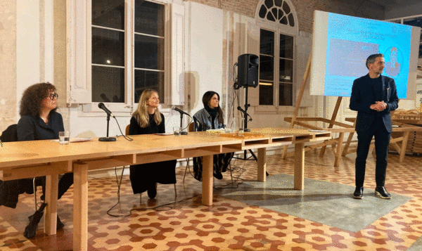 Manuela Procopio, Academic Manager del IED Barcelona,  junto a Elena Salmistraro y Pepa Reverter. A la derecha, Andrea Marchesi, director del IED Barcelona.